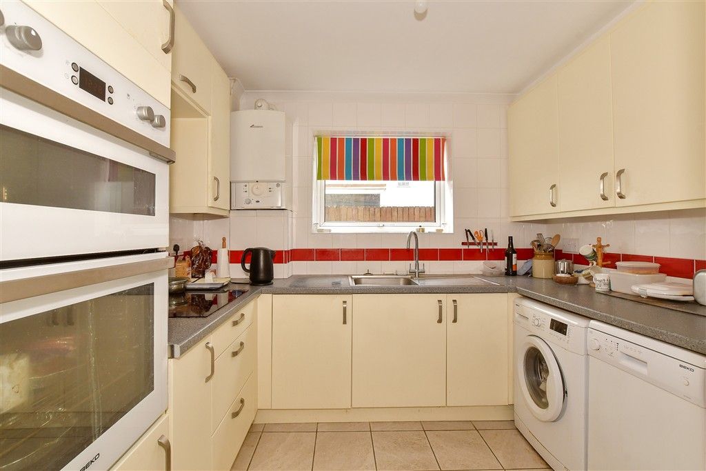Property photo 3 of 11 Kitchen