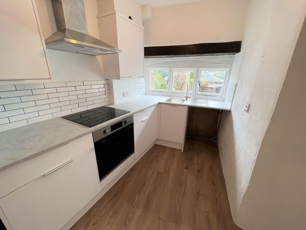 Property photo 2 of 11 Kitchen