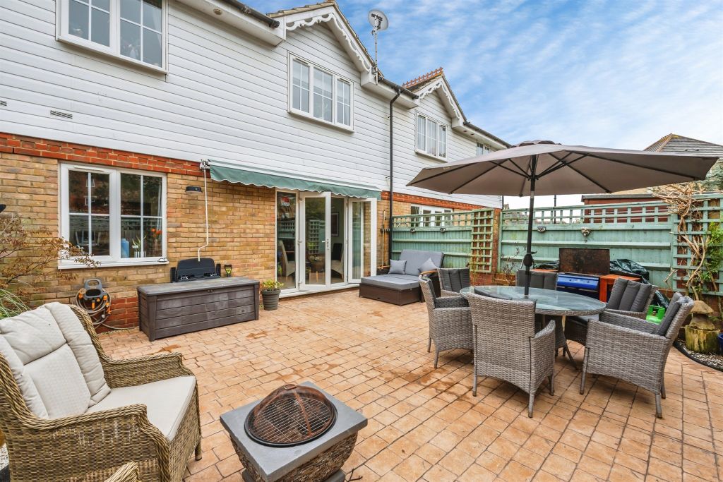 Property photo 2 of 25