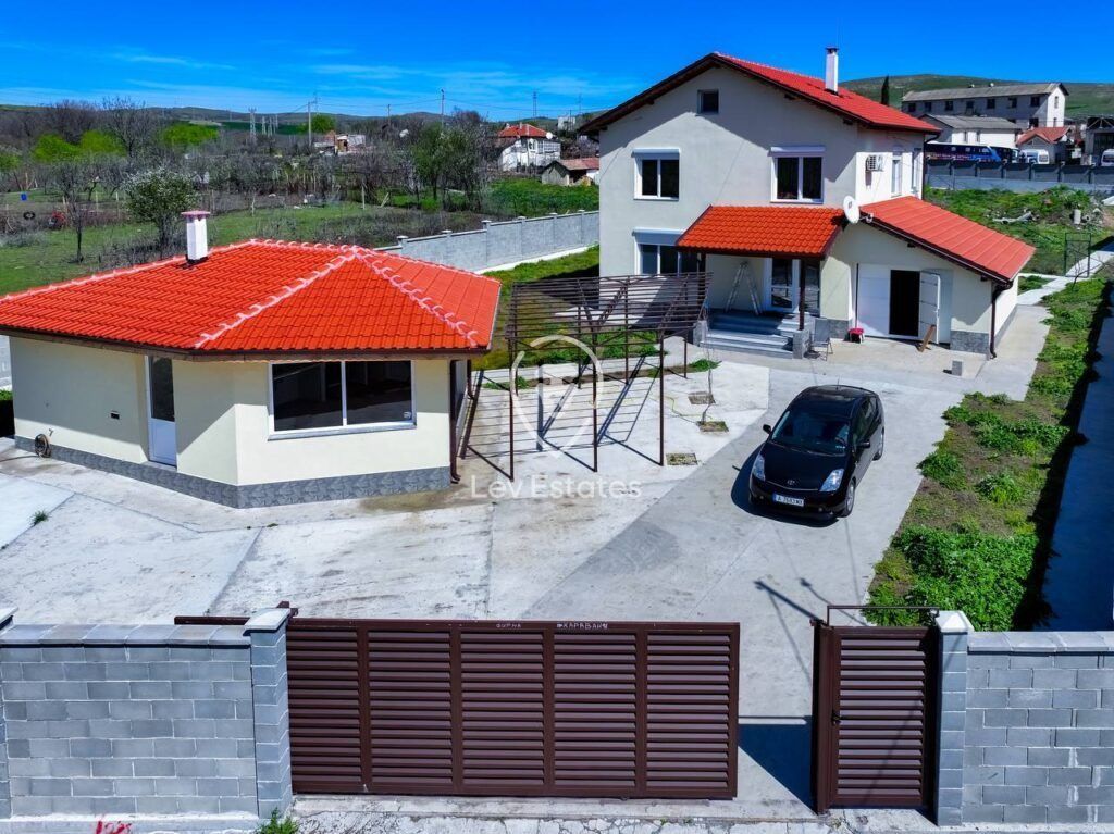 Property photo 1 of 16