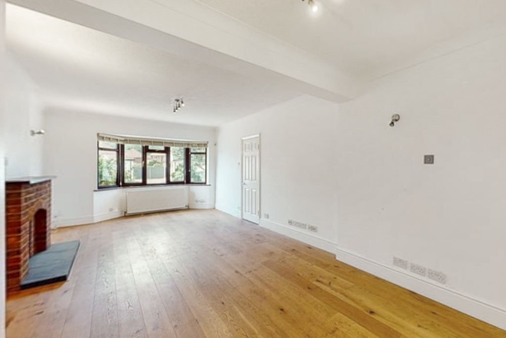 Property photo 3 of 14 5329452