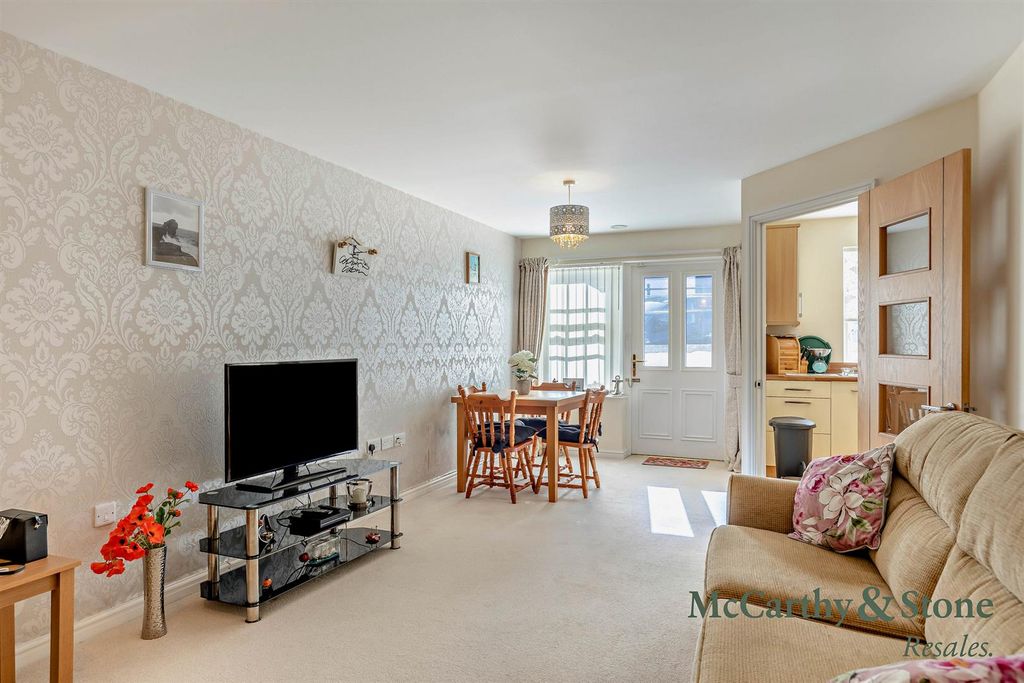 Property photo 2 of 14 Living Room