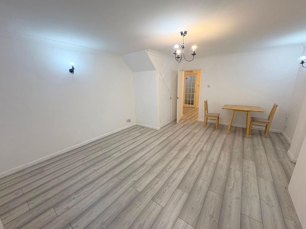 Property photo 3 of 11 9Df91Db4-E860-4Cb1-Ac40-89Eb6F0c5A8d