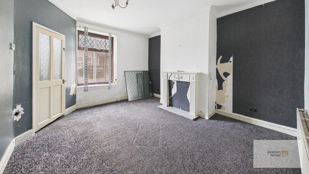 Property photo 3 of 10 Living Room