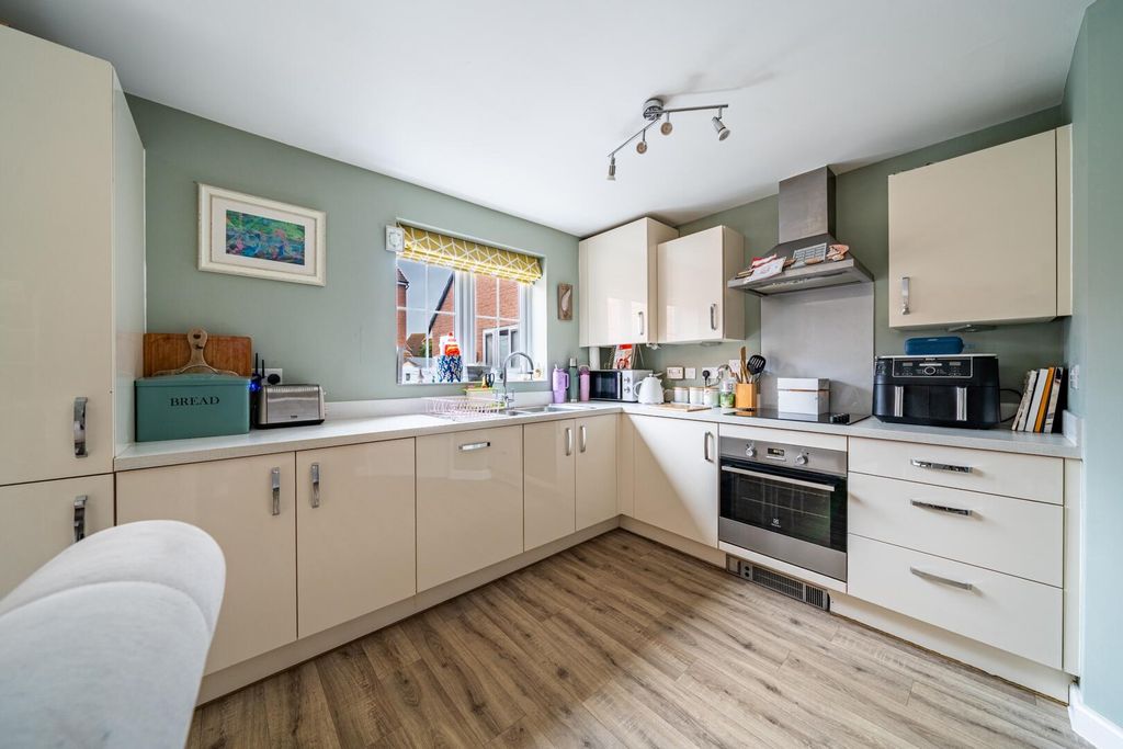 Property photo 3 of 14 Kitchen