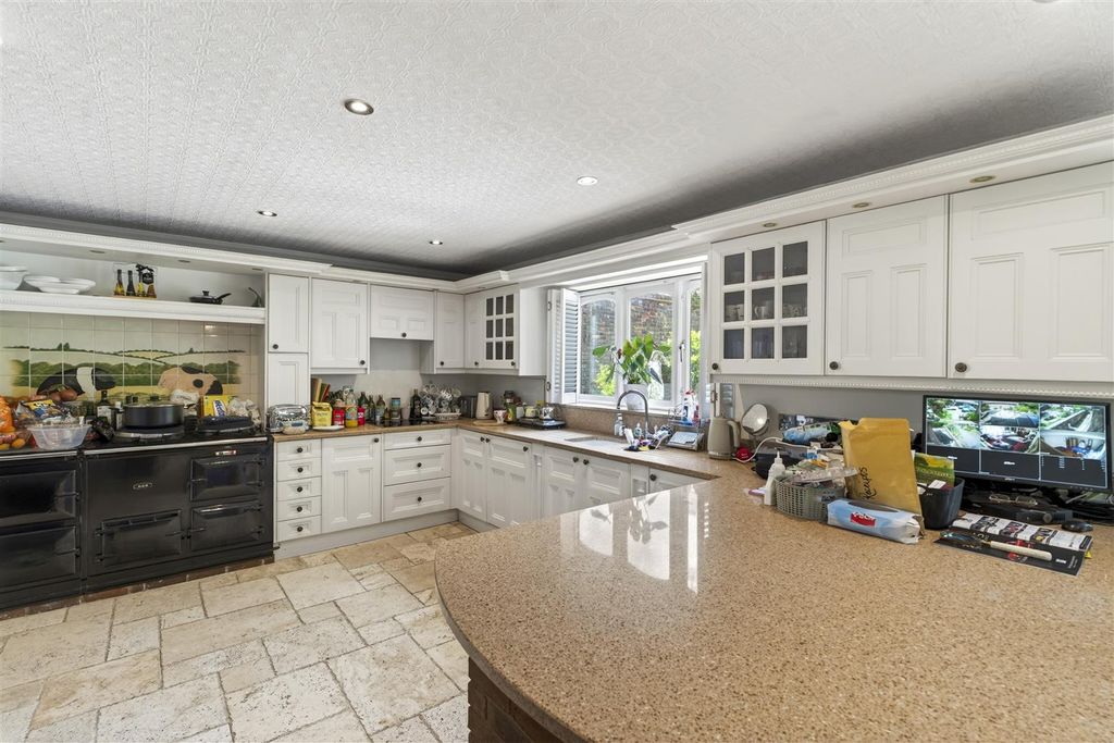 Property photo 3 of 28 Kitchen/Dining Room