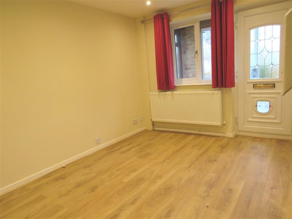 Property photo 3 of 6 Living Room