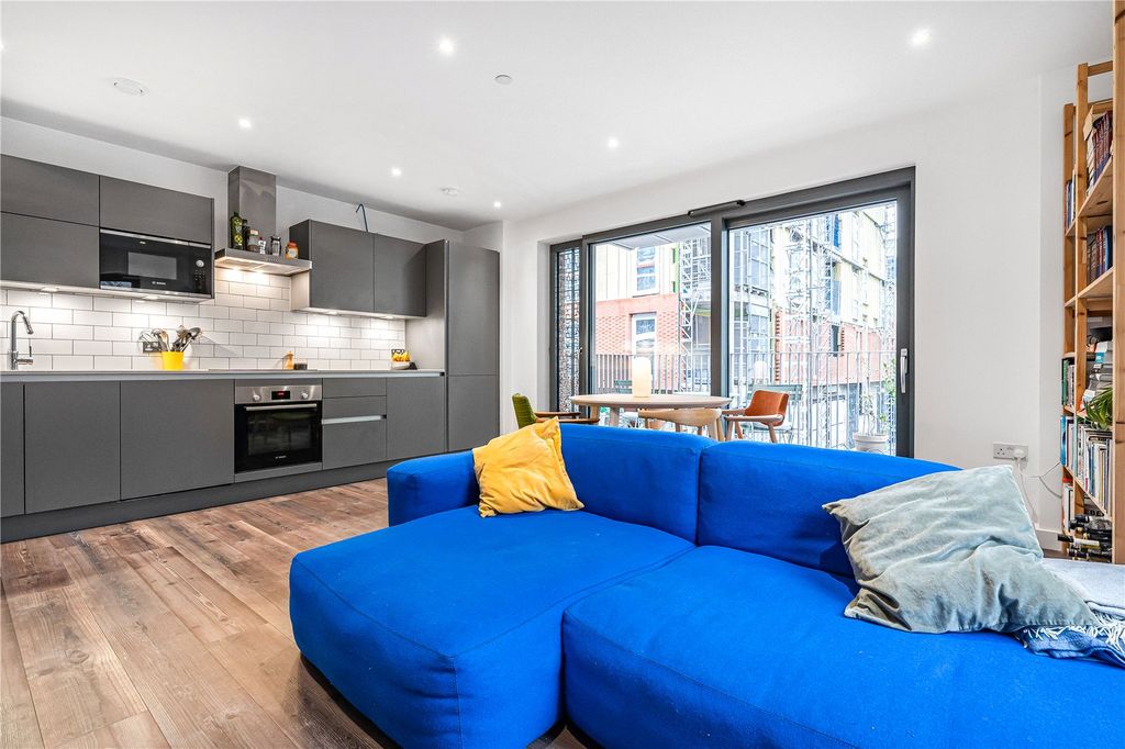 Property photo 2 of 17 Reception/Kitchen