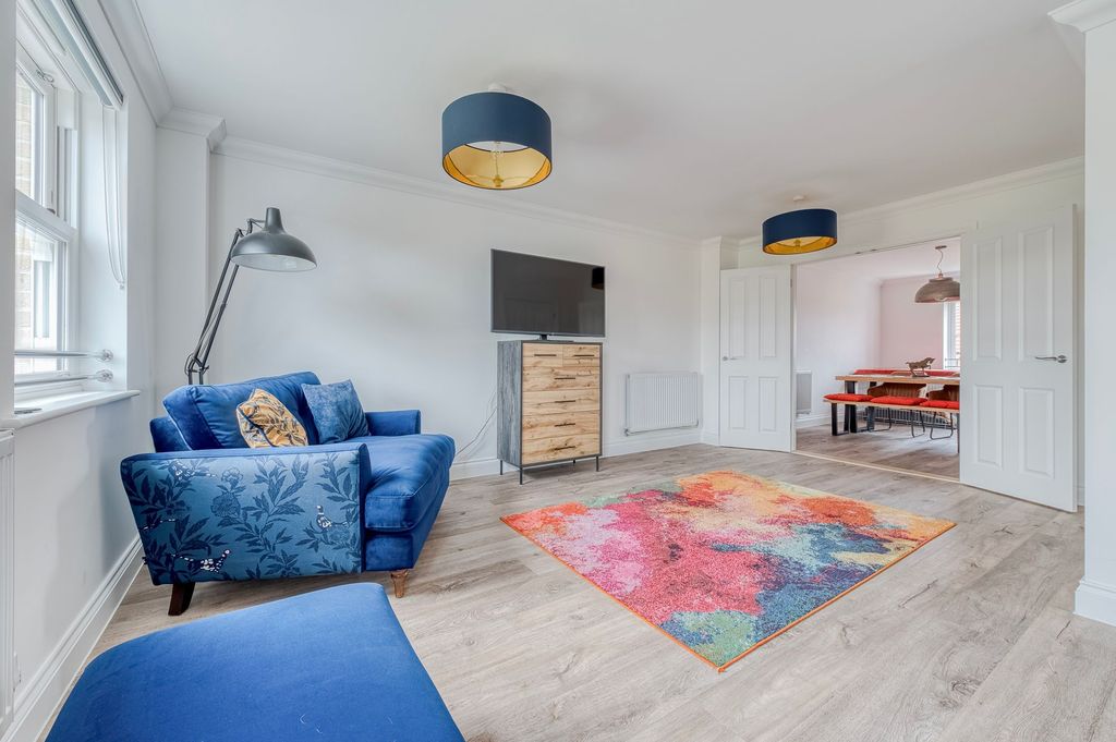 Property photo 3 of 21