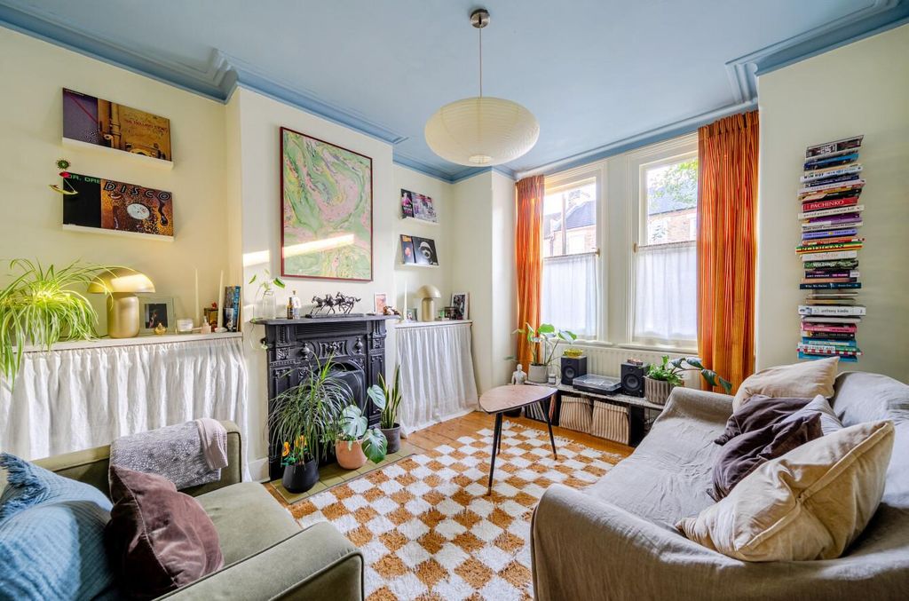 Property photo 3 of 12 Front Reception.Jpg