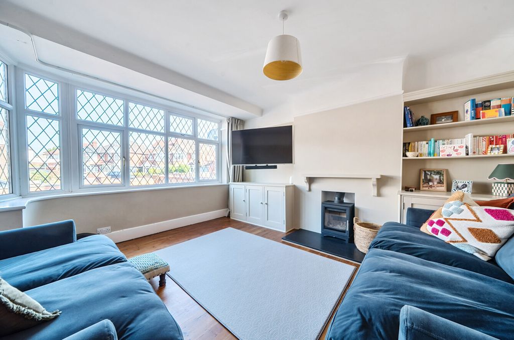 Property photo 2 of 14 1340117-36-689B70...