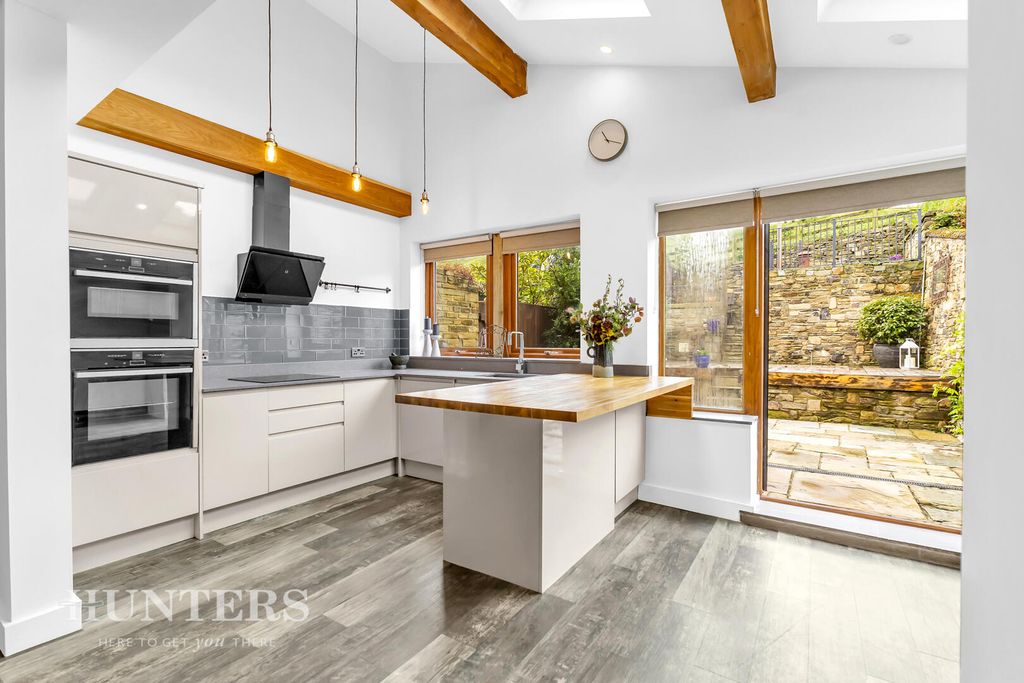 Property photo 2 of 31 Kitchen