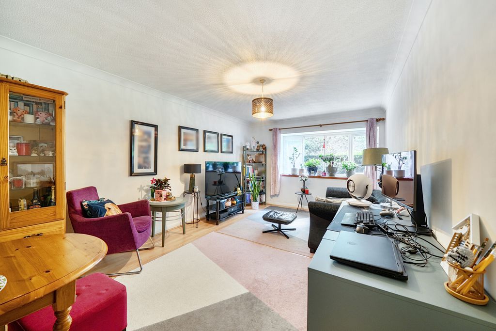 Property photo 2 of 17 1484091-1-6A43924...