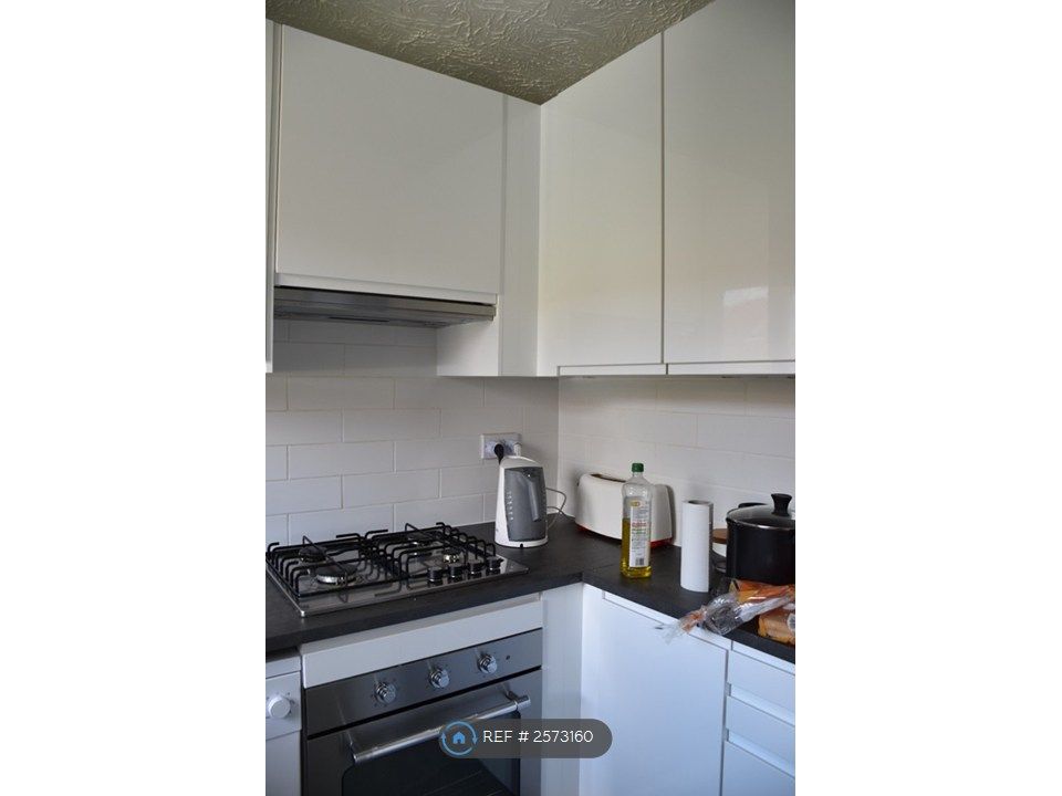 Property photo 3 of 12 Kitchen