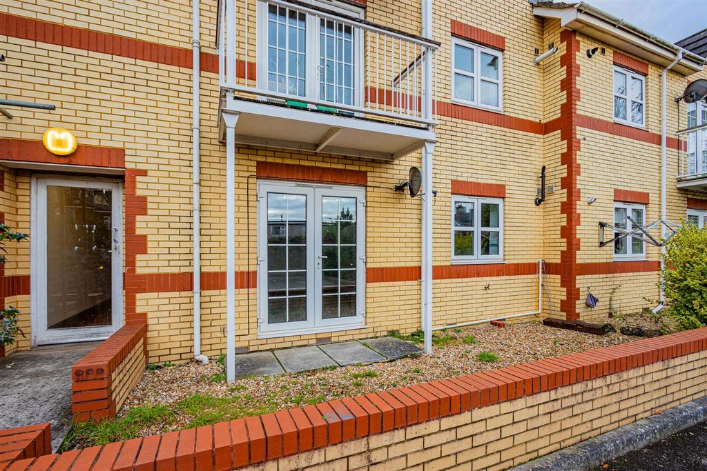 Property photo 1 of 14 Oakfield Mews 7-1.Jpg