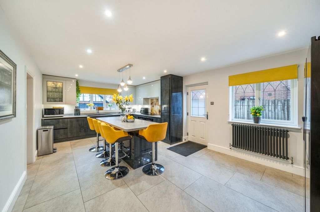 Property photo 1 of 27