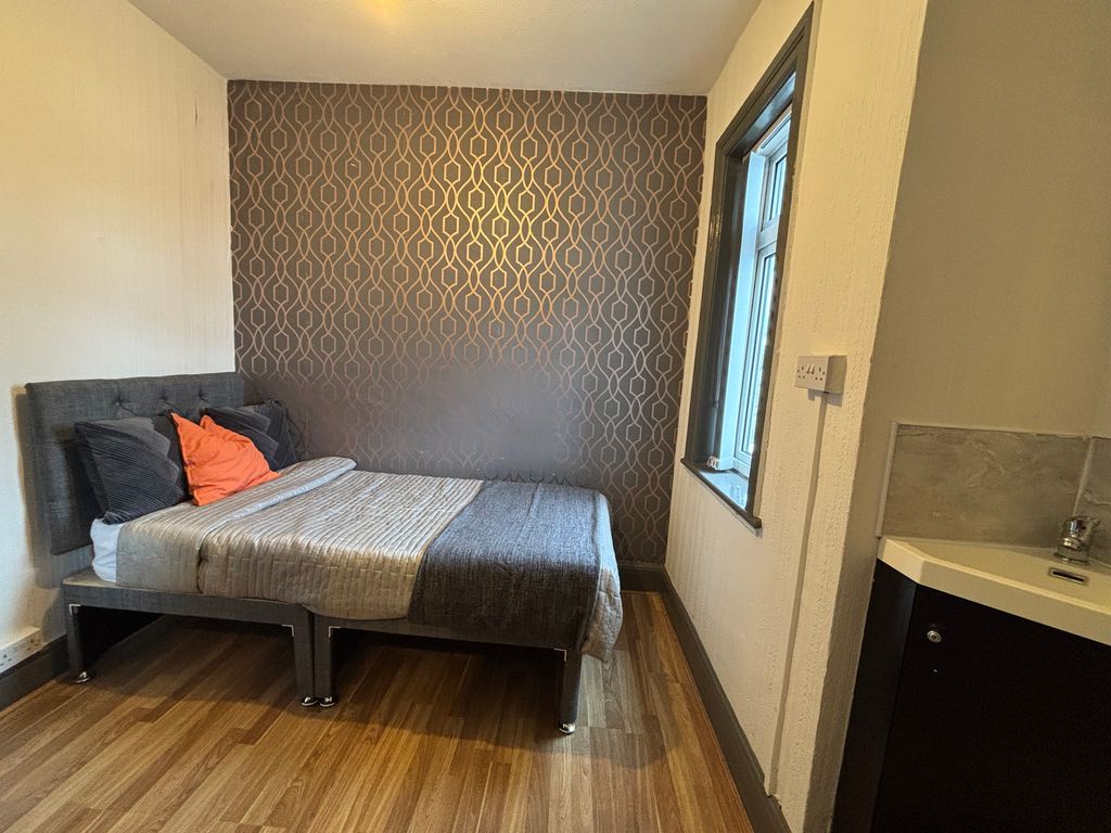 Property photo 3 of 11 Bedroom 5