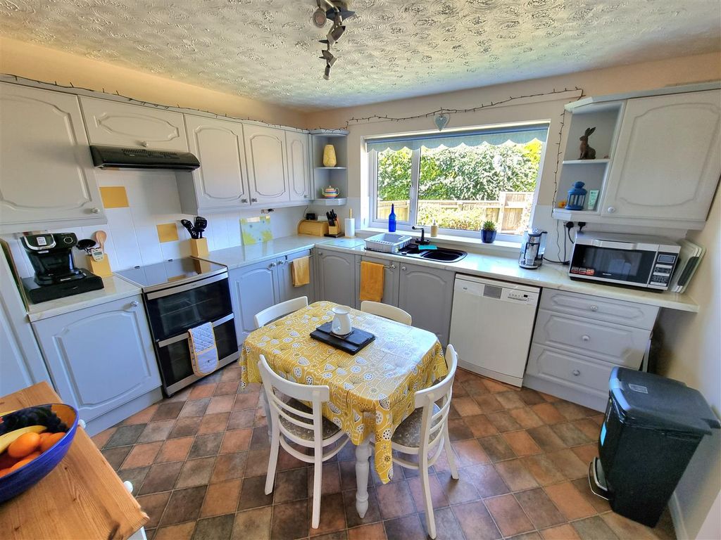 Property photo 3 of 19 Kitchen.Jpg