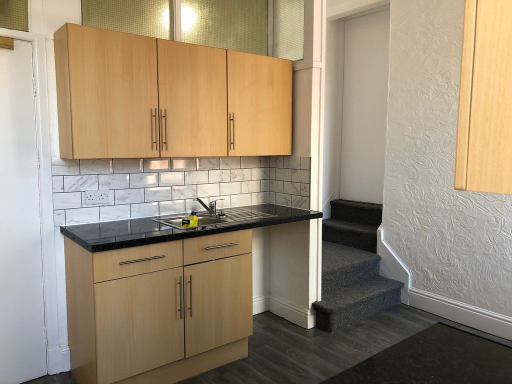 Property photo 3 of 6 Kitchen