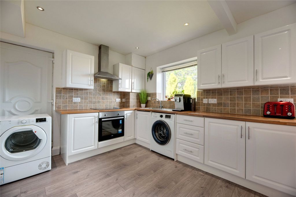 Property photo 3 of 19 Dining Kitchen