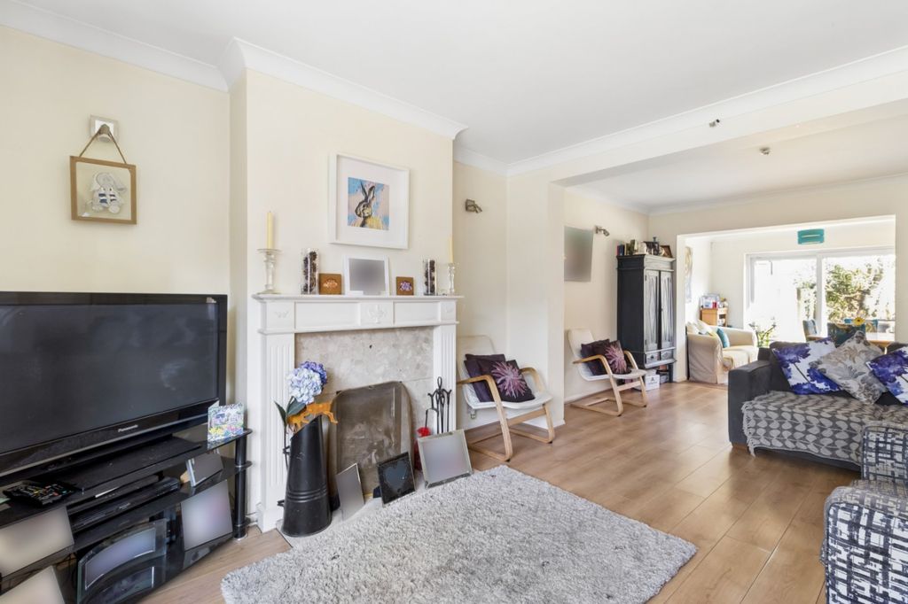 Property photo 3 of 21 Living Room