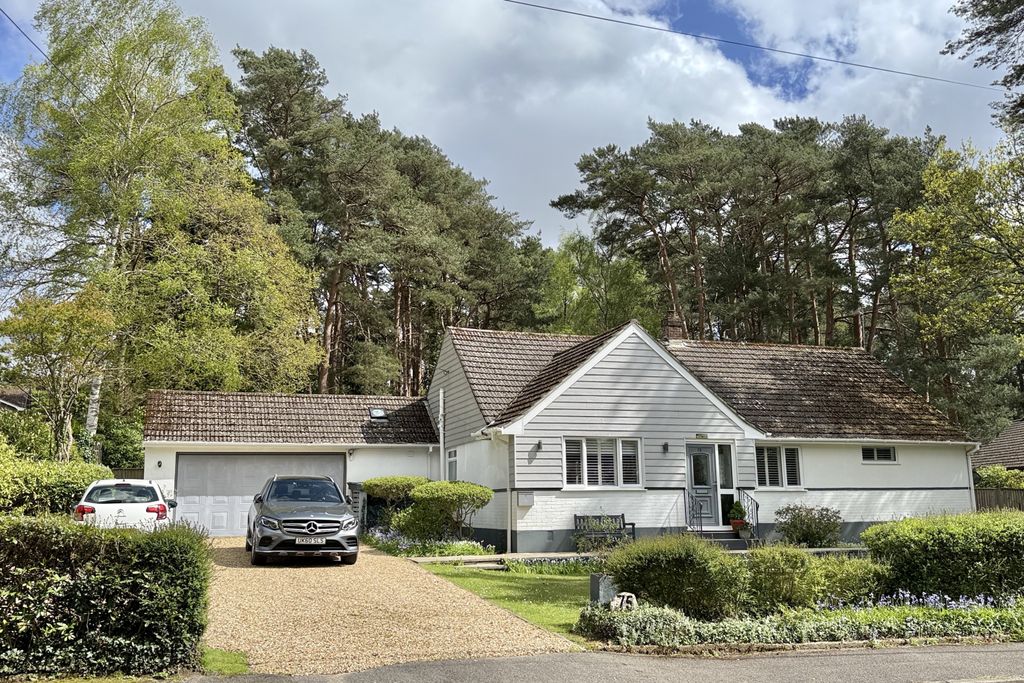 Property photo 1 of 38 4 Bed Chalet Home