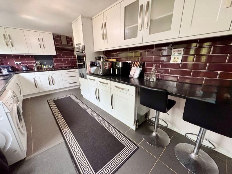 Property photo 3 of 19 Breakfast Kitchen