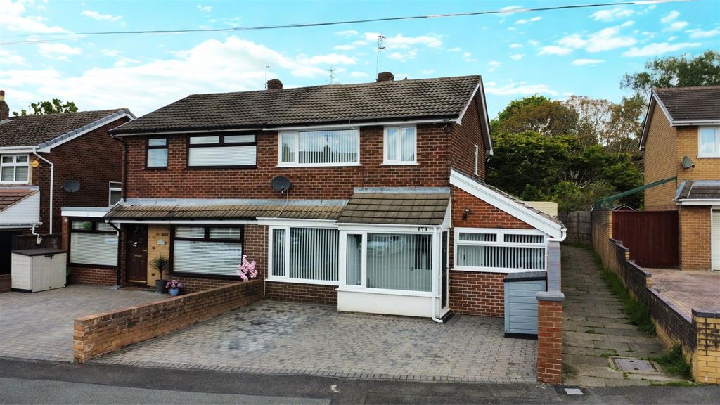 Property photo 1 of 32 Hincley Road For Sale
