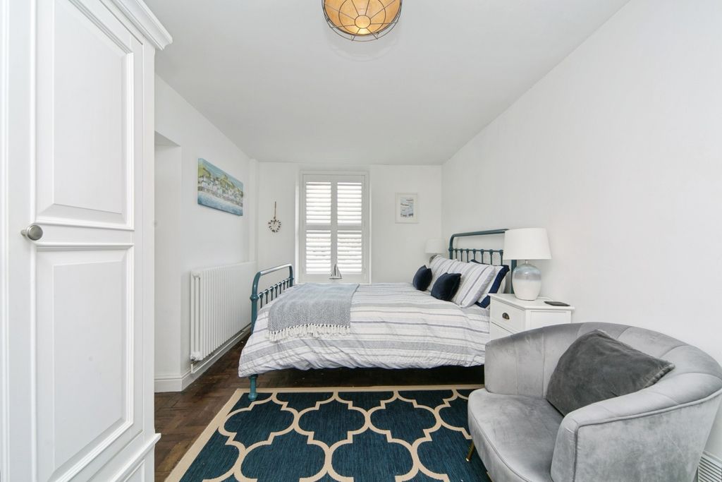 Property photo 3 of 25 Pbox-Img.Jpg