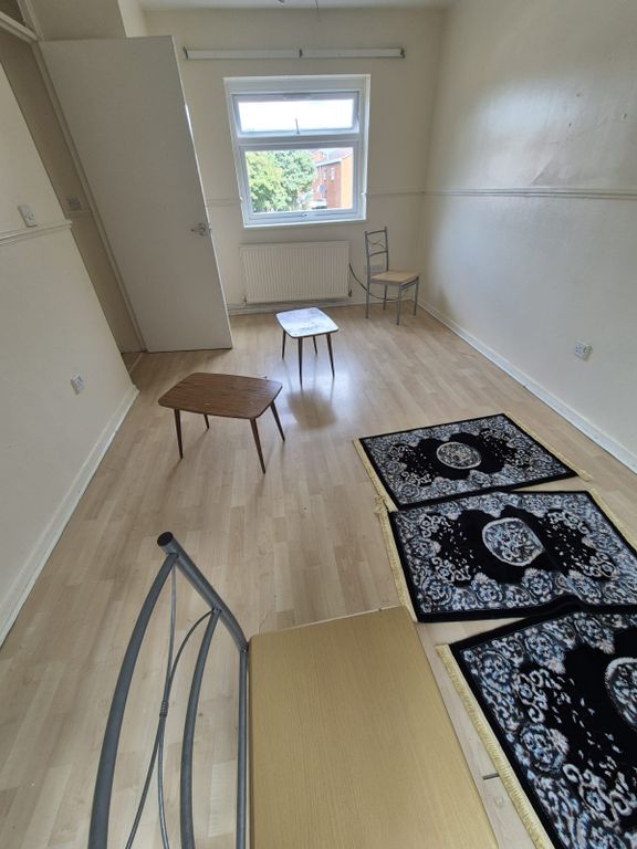 Property photo 1 of 5 1 Bedroom Maisonette For Rent