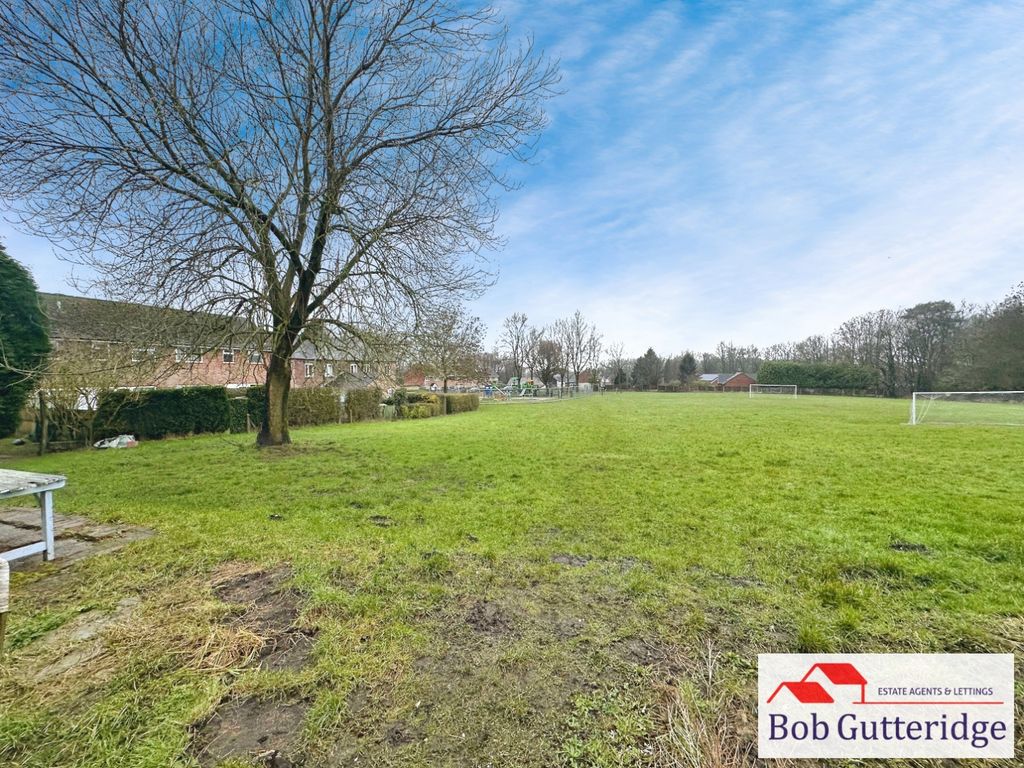 Property photo 2 of 19 Externally