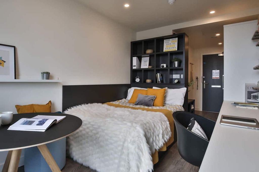 Property photo 1 of 17 Bedroom