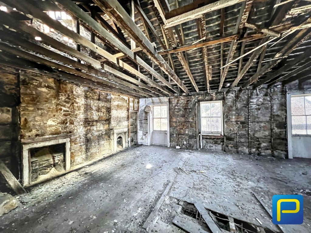 Property photo 2 of 27