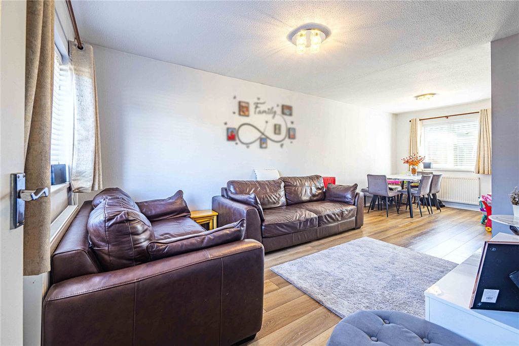 Property photo 2 of 23 Picture No. 15