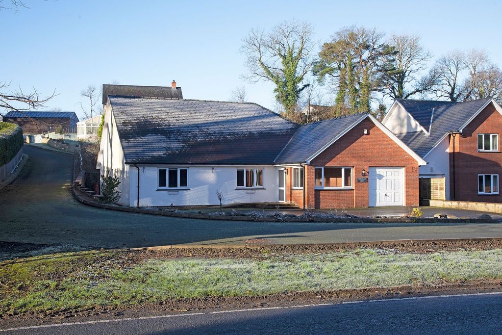 Property photo 2 of 28