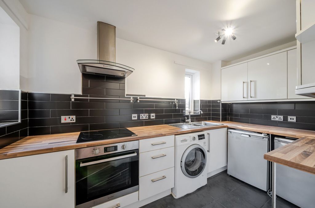 Property photo 3 of 11 1383764-5-6927052...