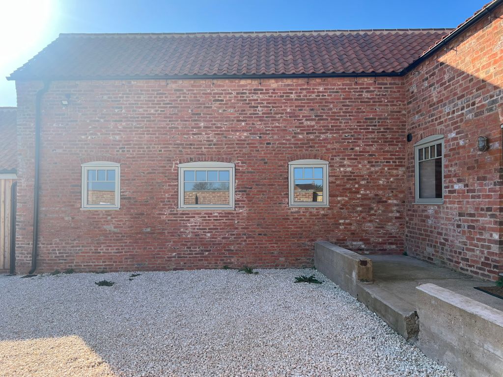 Property photo 2 of 27