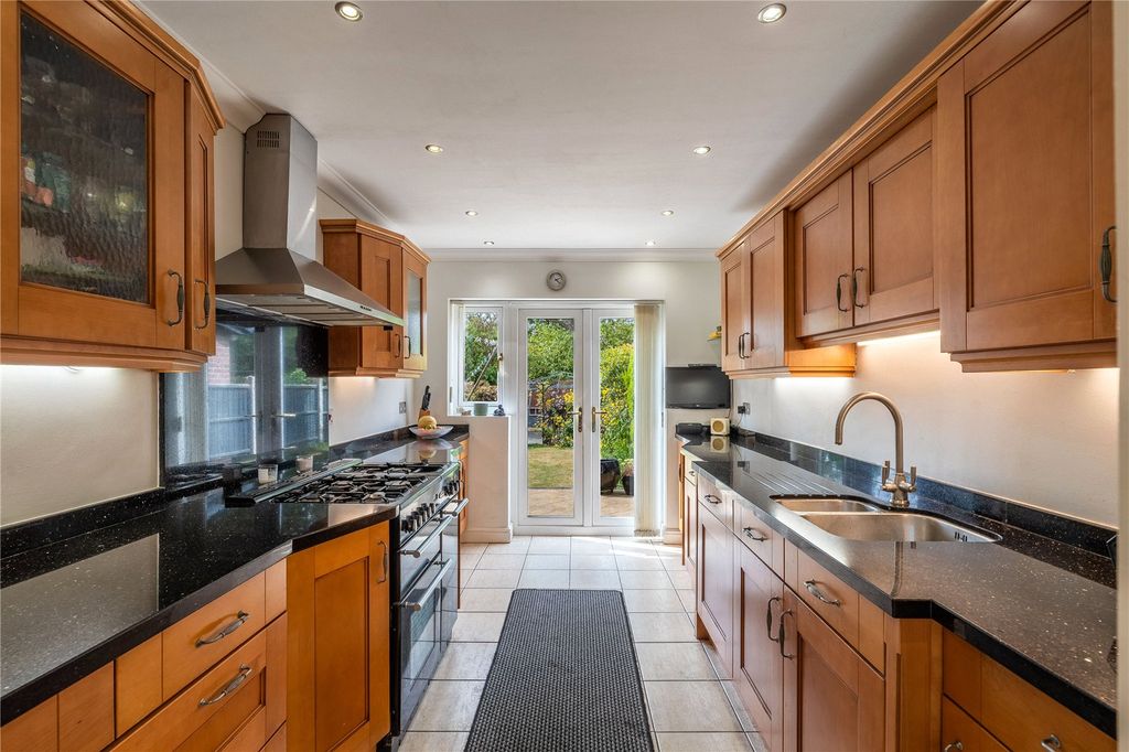 Property photo 3 of 33 Picture No. 17