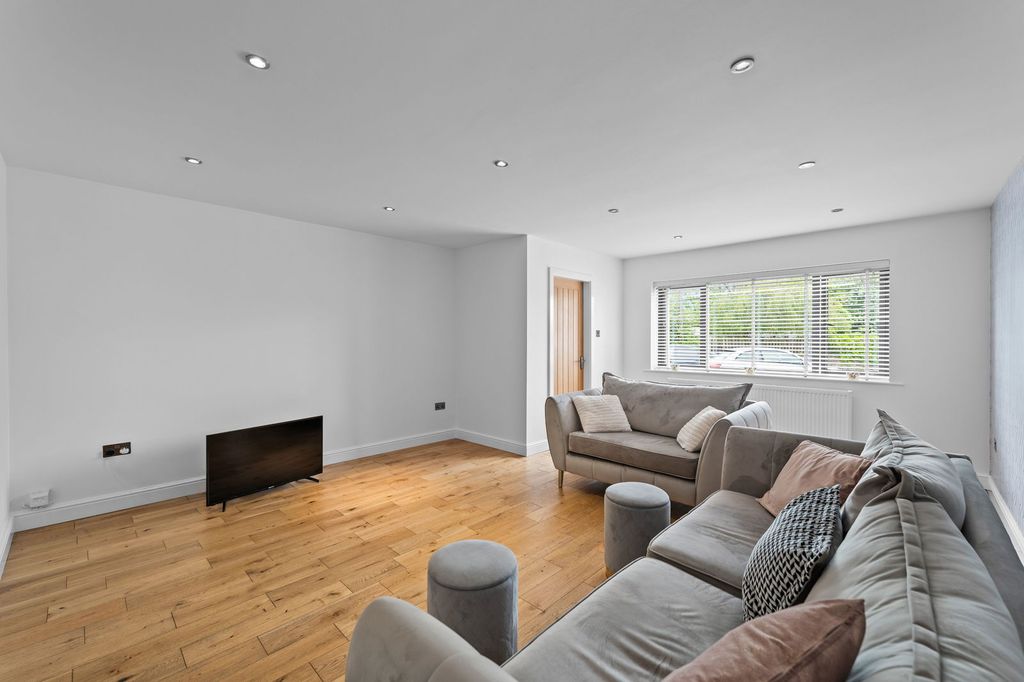 Property photo 1 of 33