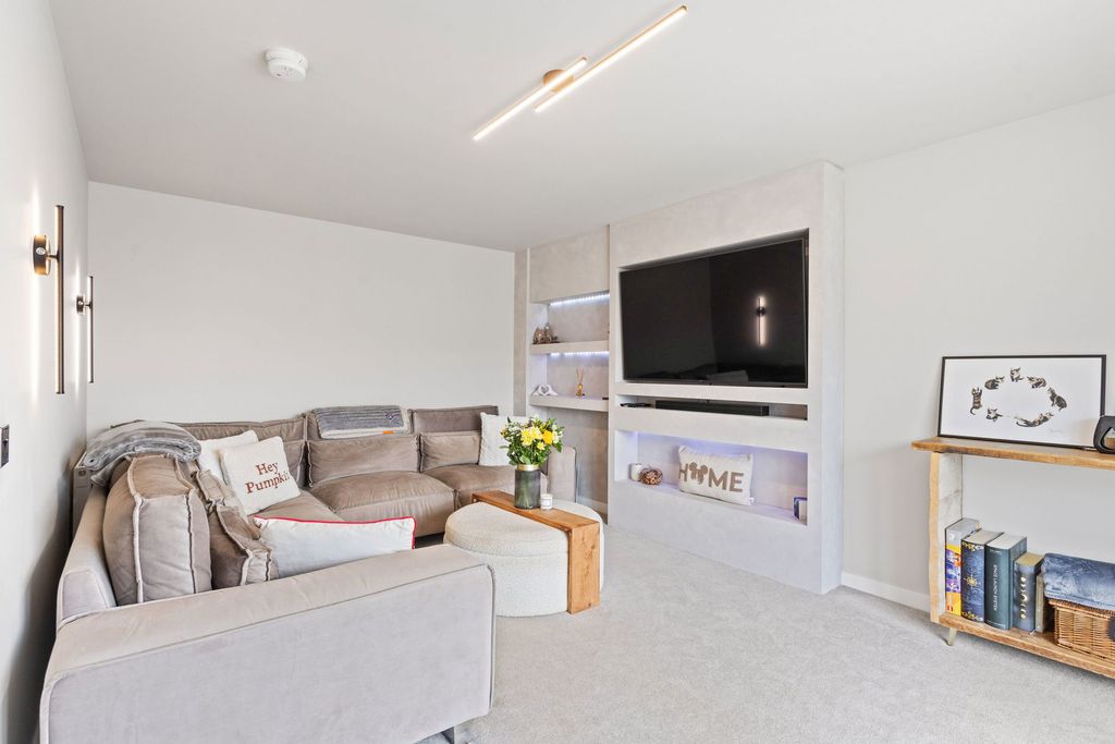 Property photo 3 of 35