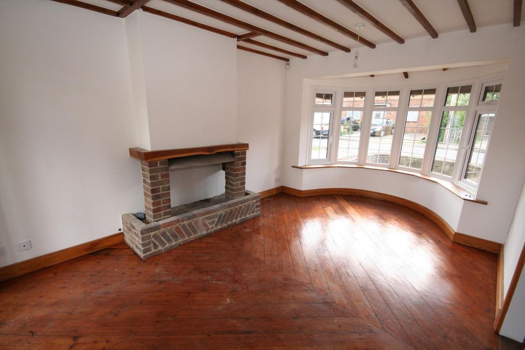 Property photo 3 of 11 33 St Andrews Road Lr.Jpg