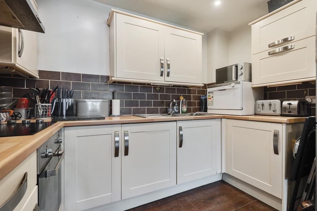 Property photo 2 of 17 Kitchen