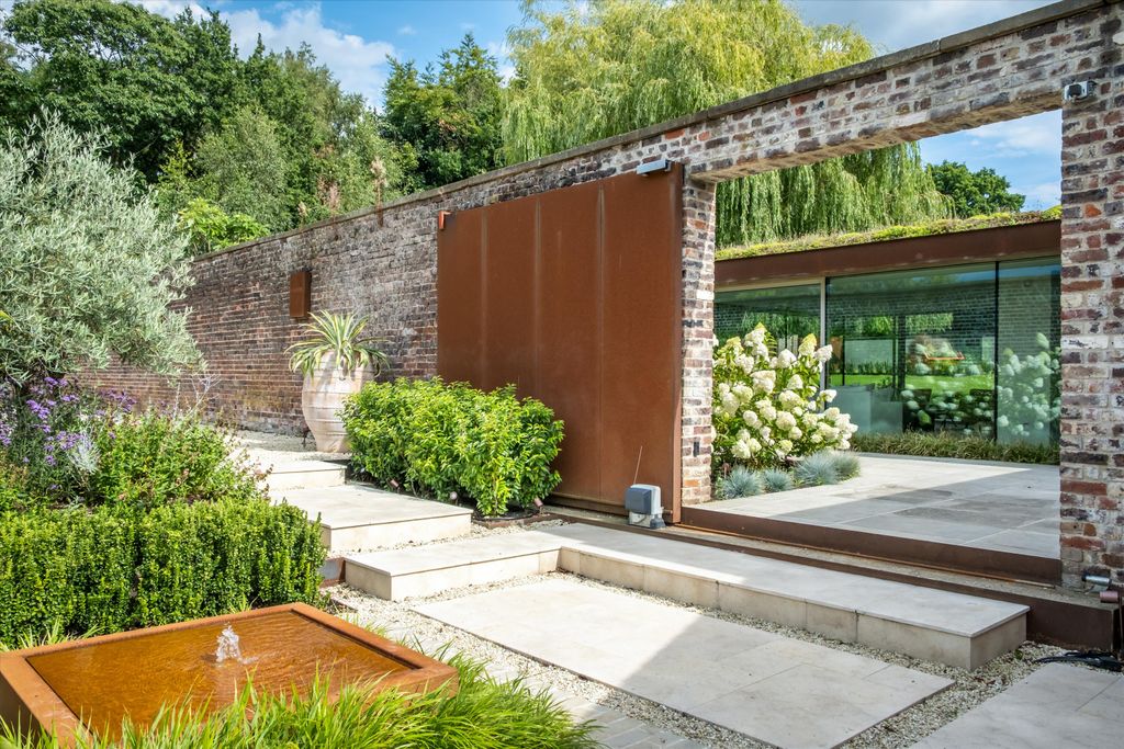 Property photo 3 of 25 Image