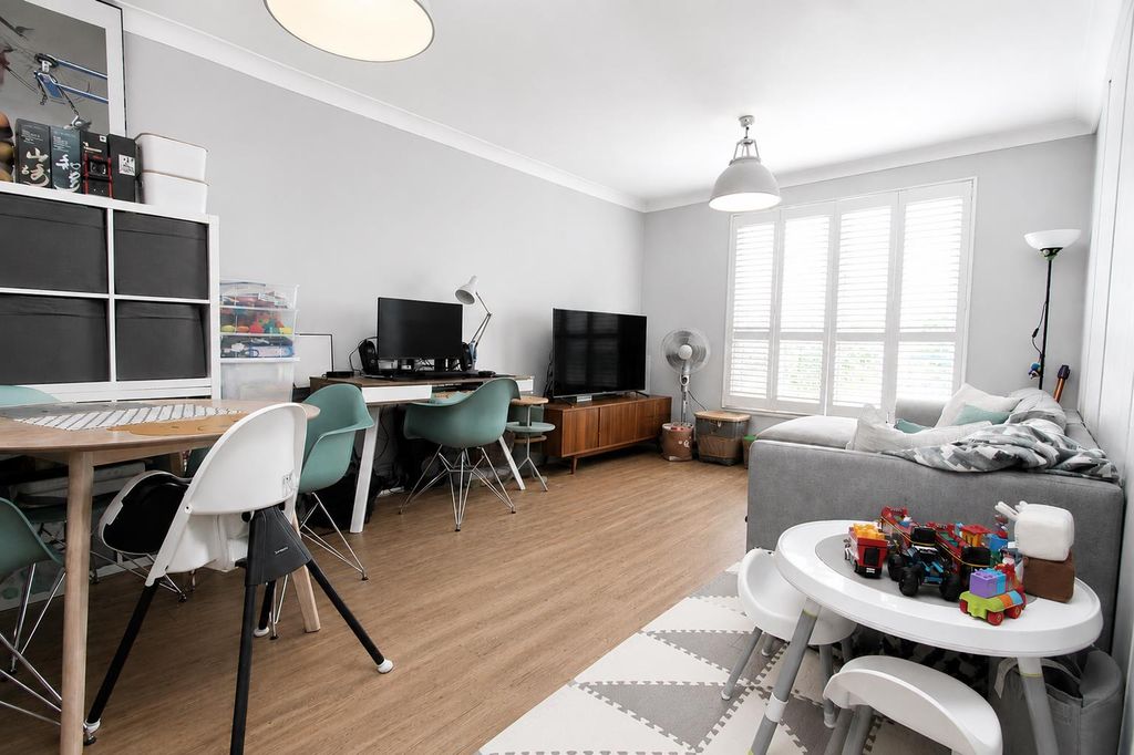 Property photo 2 of 16 Lounge1