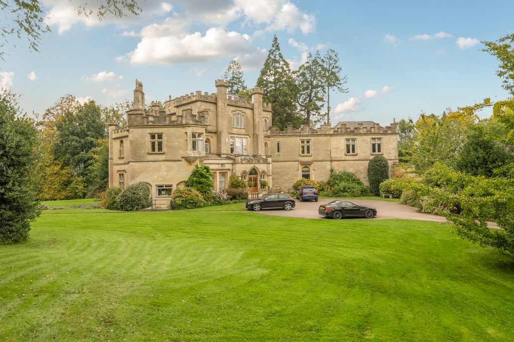 Property photo 1 of 20