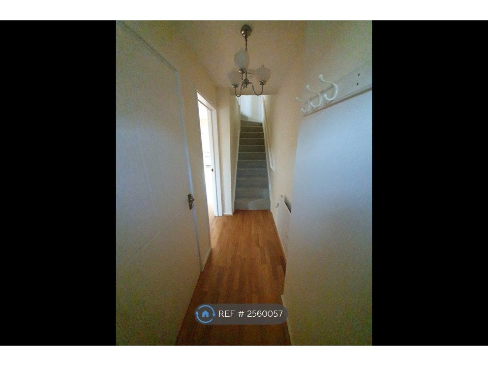 Property photo 2 of 10 Hallway