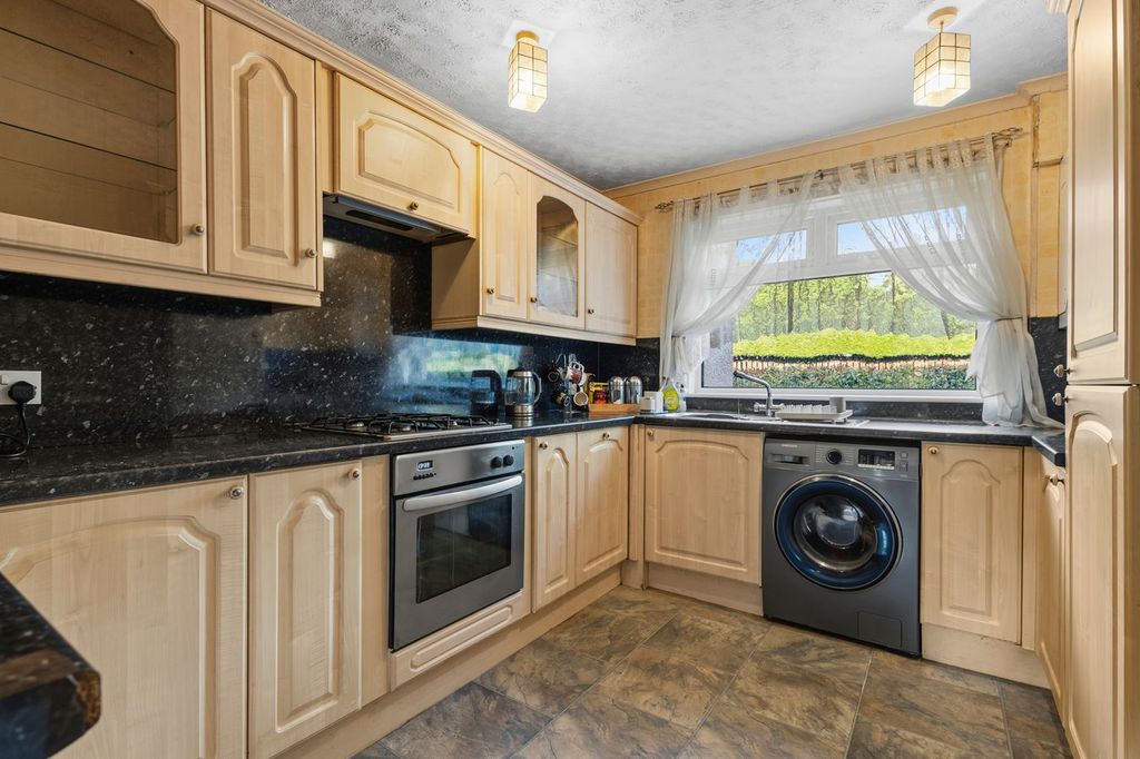 Property photo 3 of 24