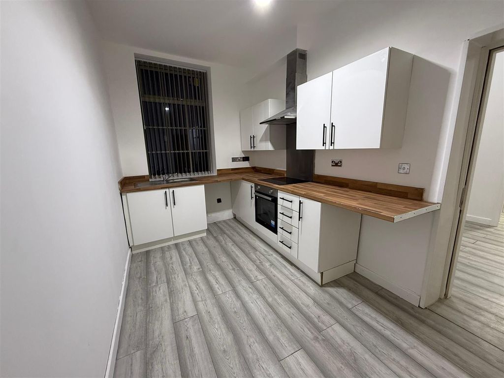 Property photo 2 of 7 Open Plan Kitchen.Jpg