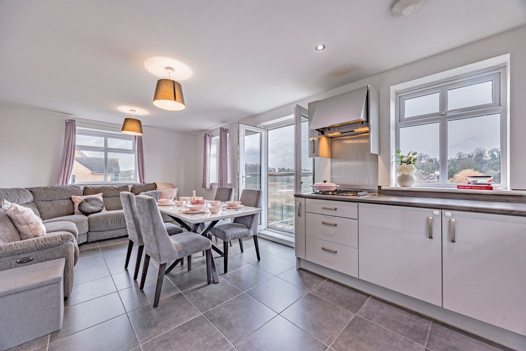 Property photo 2 of 25