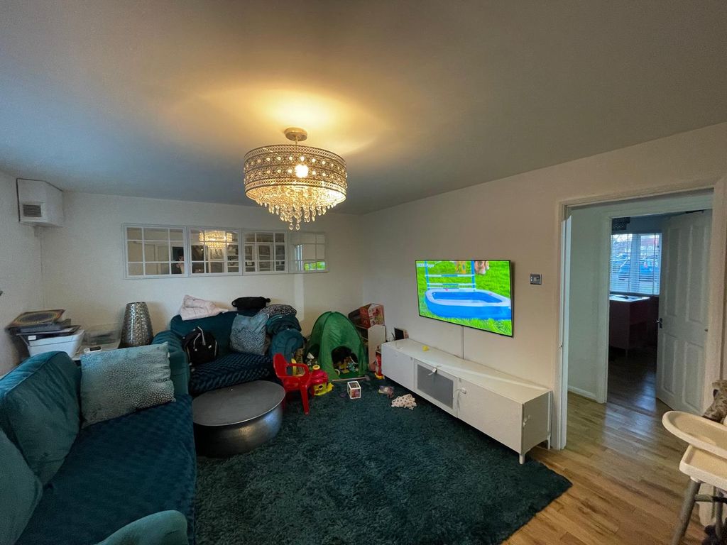 Property photo 3 of 6 Gallery